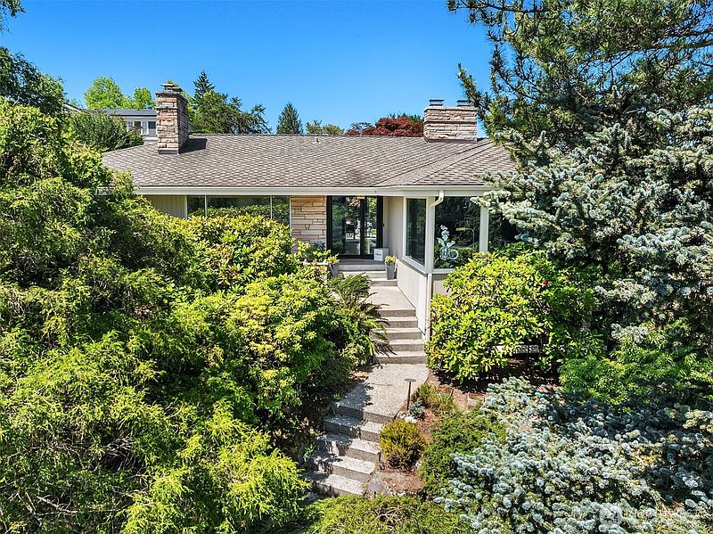 3rd image of 5757 64th Avenue NE