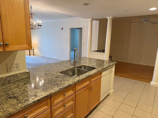 1214 Emerald Ct #1214 — Photo 5