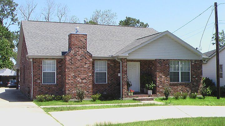 1st image of 805 Houma Blvd