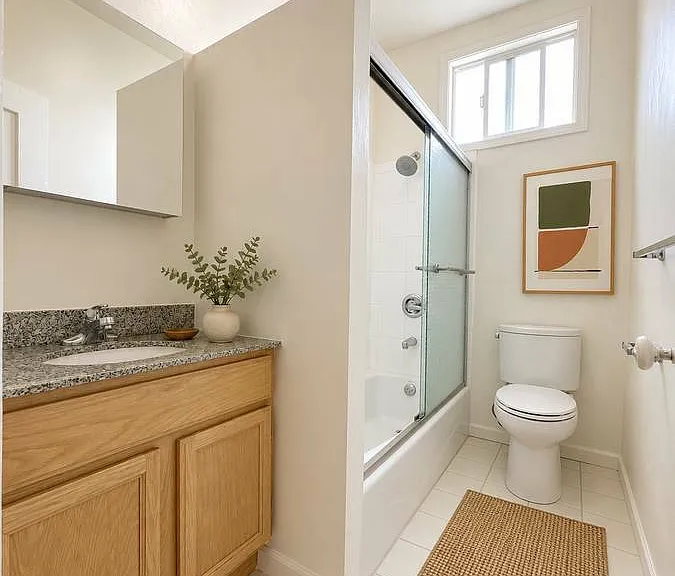 1637 Clay St #8 — Photo 10