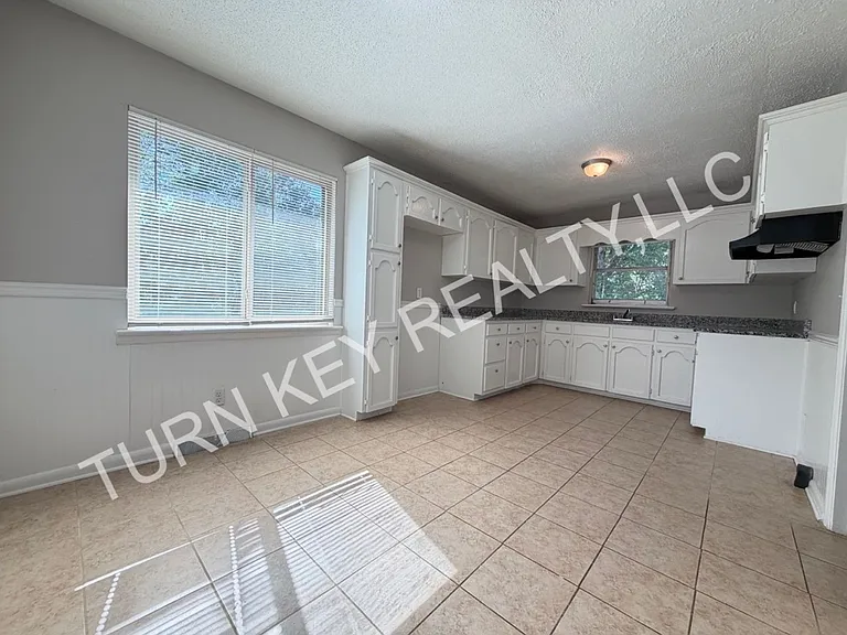 320 Park Rd — Photo 7
