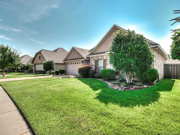 4th image of 118 Devereaux Dr