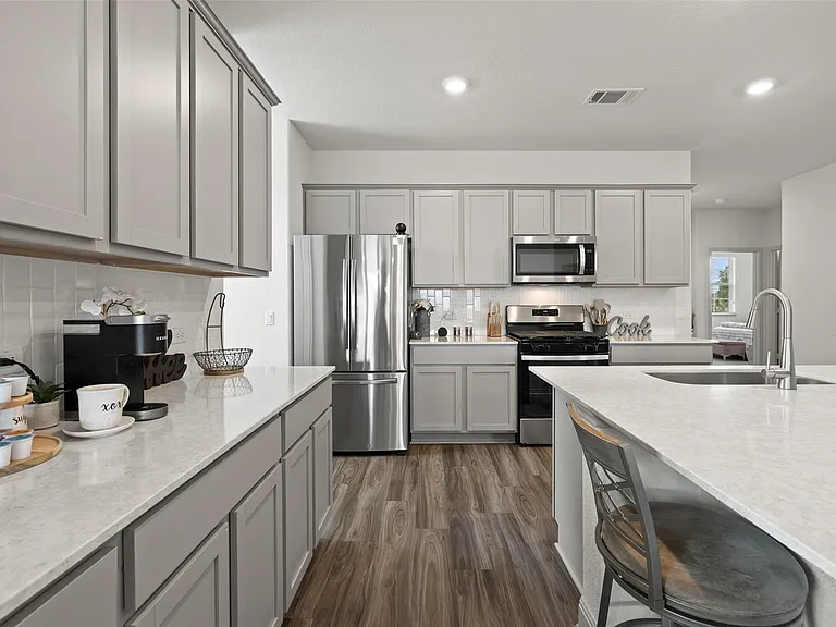 16401 Coratina Dr — Photo 21