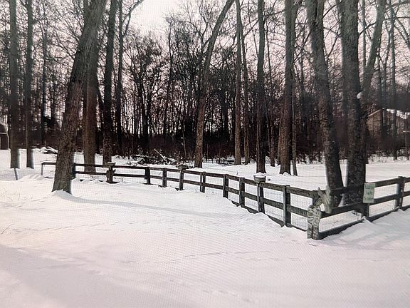 3rd image of 10891 Pleasant Renner Rd