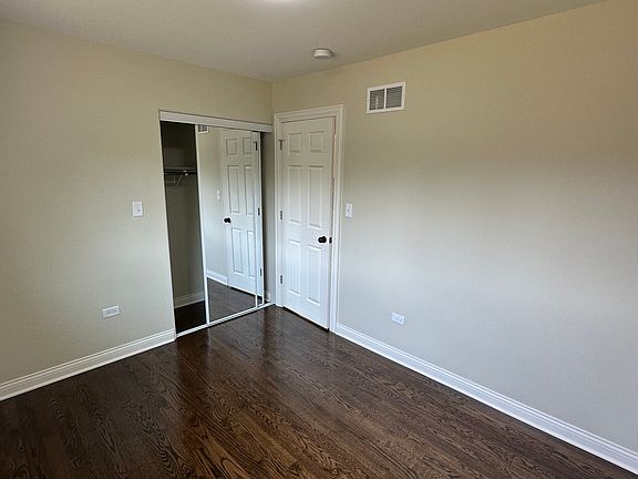 3rd image of 6027 S Damen Ave #1