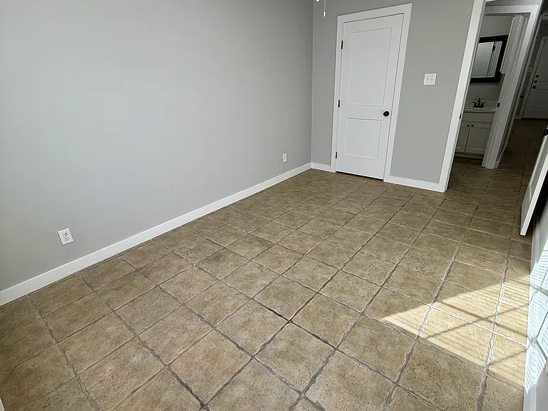 302 N Montevideo Ave #4 — Photo 5
