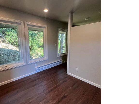 4th image of 7 Davis Dr #A