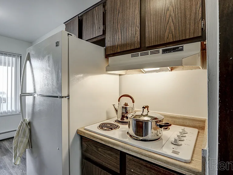 Rochester House Apartments — Photo 28