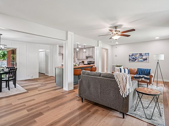 4th image of 303 Davis Park Dr