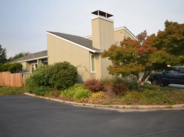 5 Berkeley Ct, Santa Cruz, CA 95062