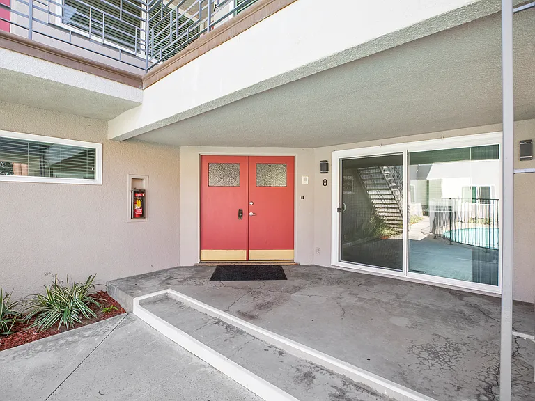 Huntington Villas — Photo 13