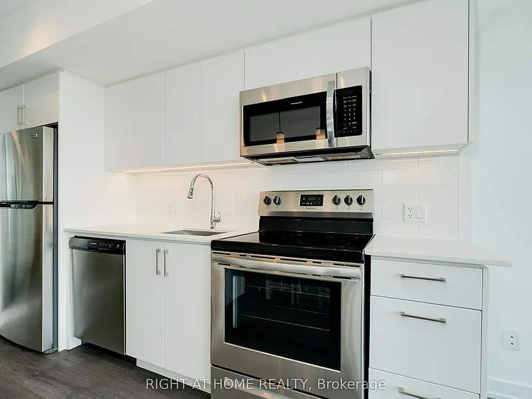 897 College St W #518 — Photo 16