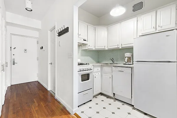 Sold by Compass | media 1