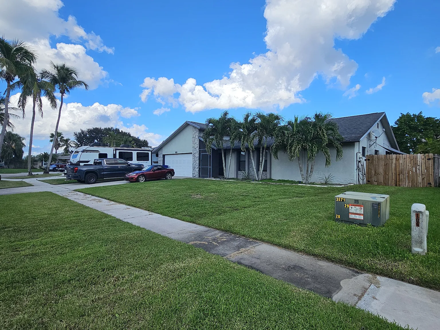 3 bed, 2.5 bath, 1833 sqft, $3,200 — Photo 3