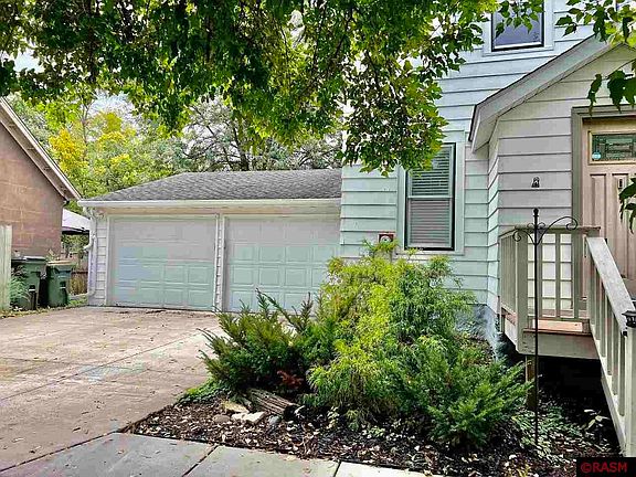 2nd image of 804 9th Ave NE