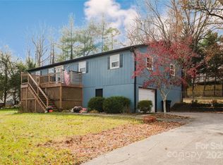 20 Ridgeway Dr, Flat Rock, NC 28731