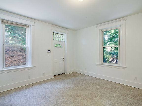 5th image of 2323 Flora St #2323