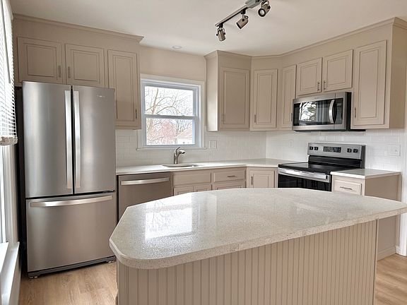4th image of 194 High Ridge Ave #2