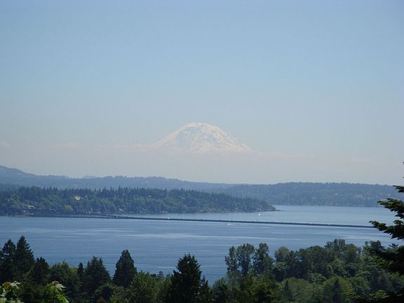 View of Lake Washington and Mt.Rainier