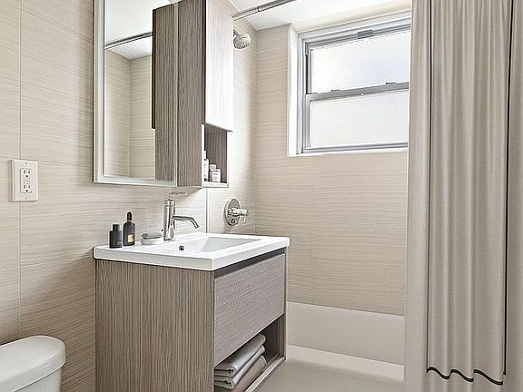 5th image of 10420 Queens Blvd APT 6Y