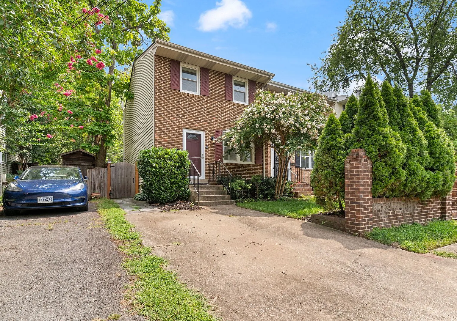 Charming Alexandria Home in a Prime Location — Photo 2