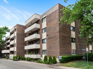 9240 Gross Point Rd APT 206, Skokie, IL