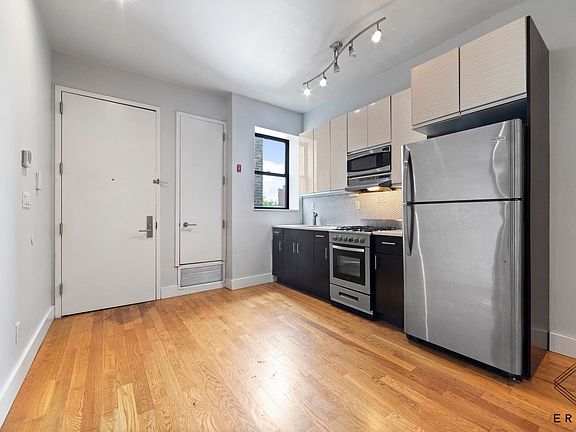2nd image of 240 Madison St APT 2A