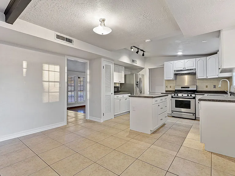 6637 Mariposa Dr — Photo 8