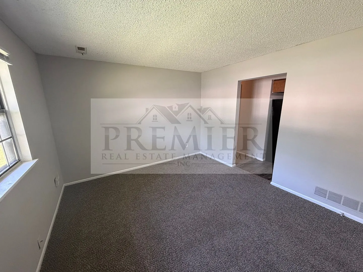240 W Kump Ave #C, Bonner Springs, KS 66012 -$885 Rent - 2 bd / 1 ba - upstairs unit in 4-plex — Photo 2