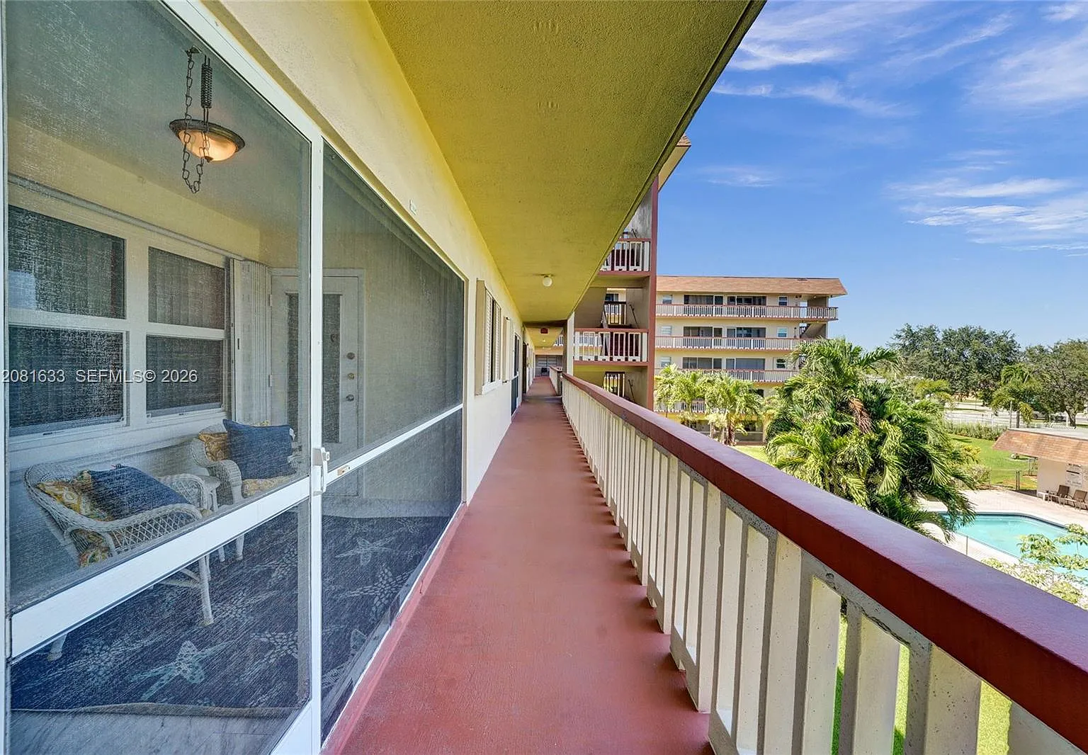 Beverly Hills Condo Numbe — Photo 2
