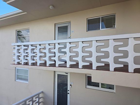 5th image of 2812 Garden Drive S #301
