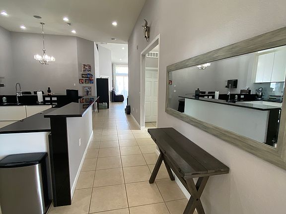 4th image of 816 W Village Cir