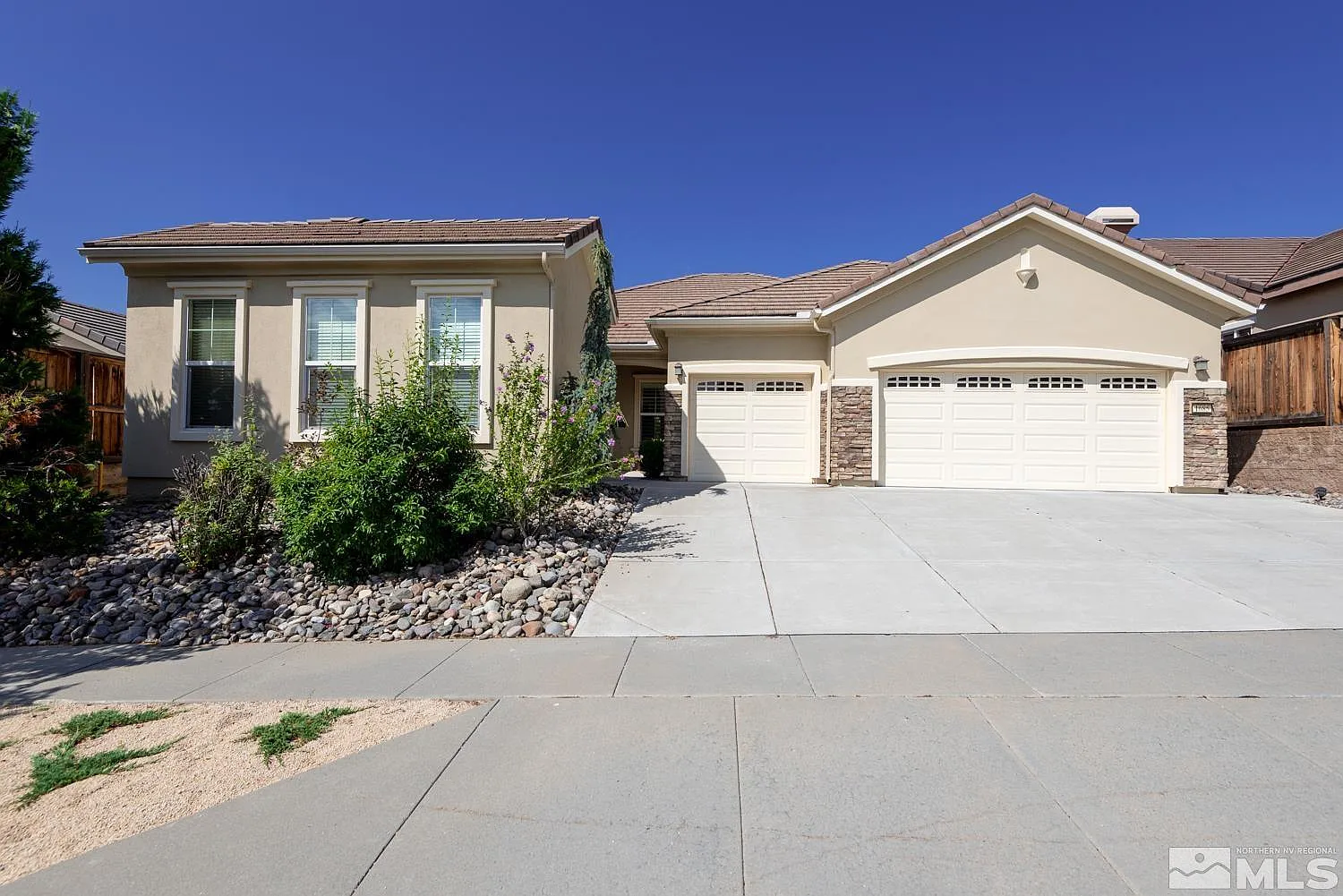 1685 Cricketwood Cir photo 1