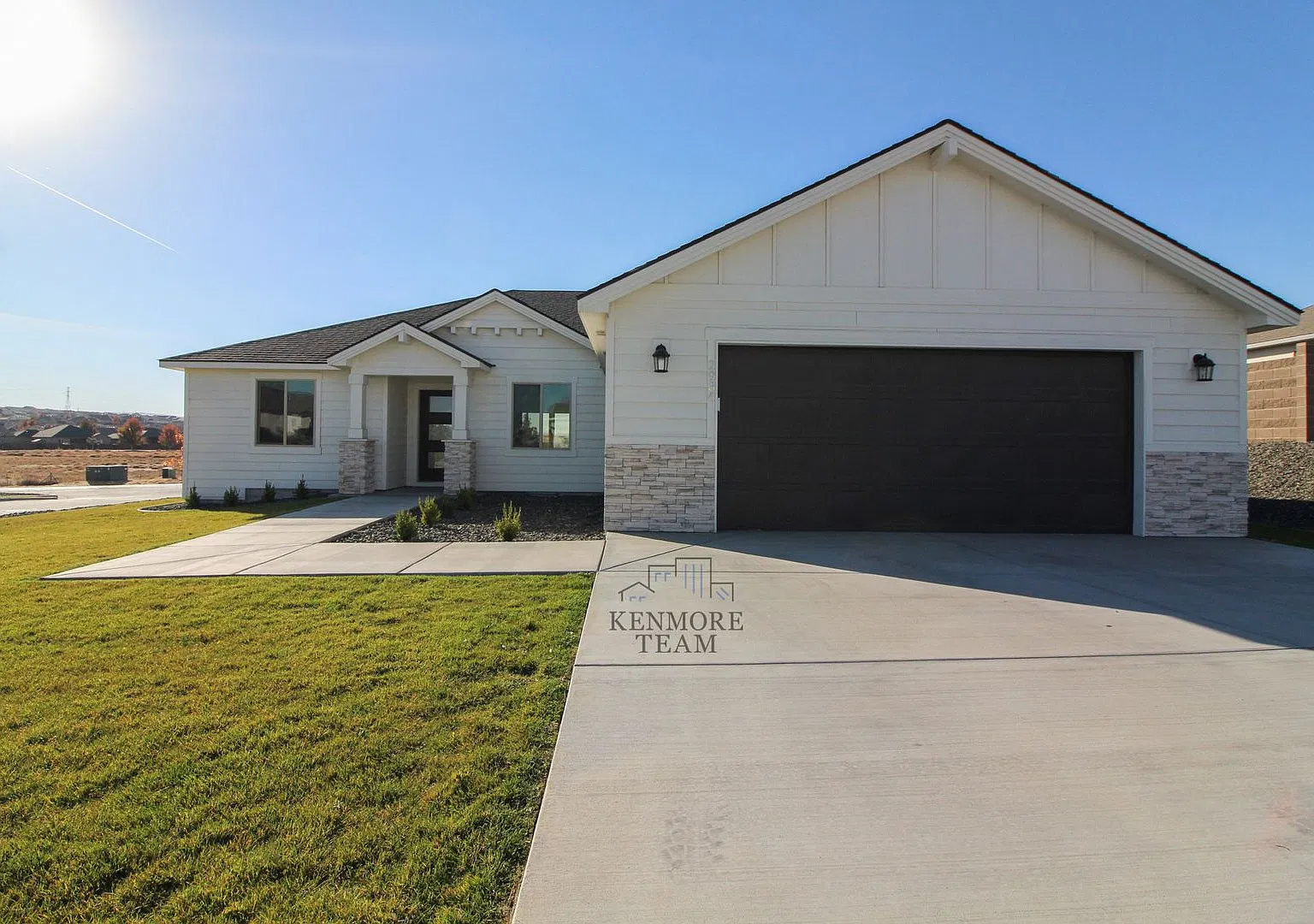 3 Bedroom, 2 Bath + an Office Home in Kennewick — Photo 1