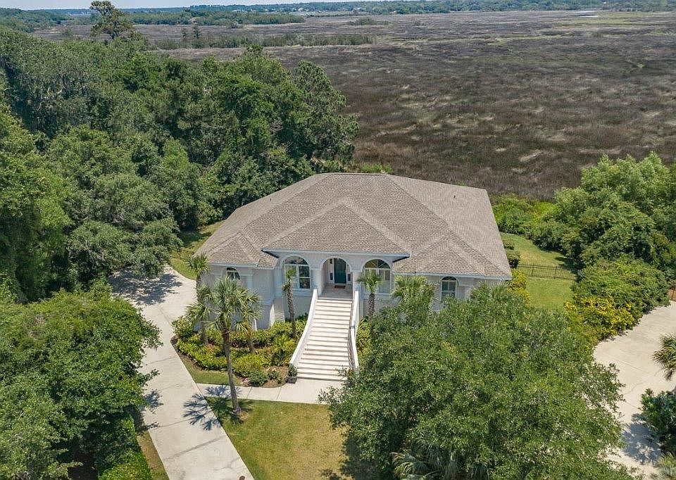 1st image of 414 Brewster Ln