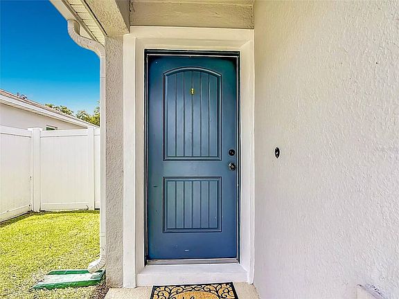 2nd image of 3040 Lakes Crest Ave