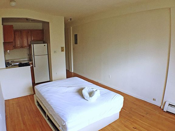 3rd image of 790 Amsterdam Ave #7X