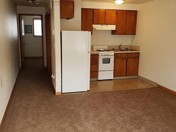Small 1 bedroom living room / Kitchen/hall Available