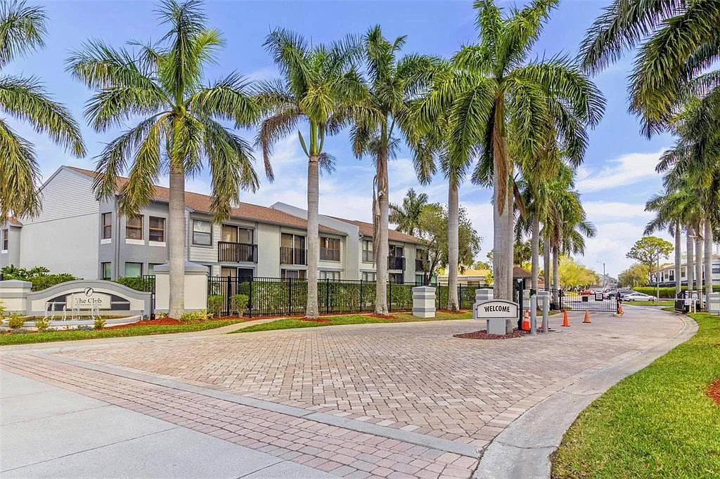 1918 Pelican Landing Blvd — Photo 2