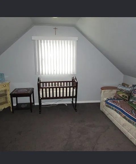 215 Albany Ave — Photo 9