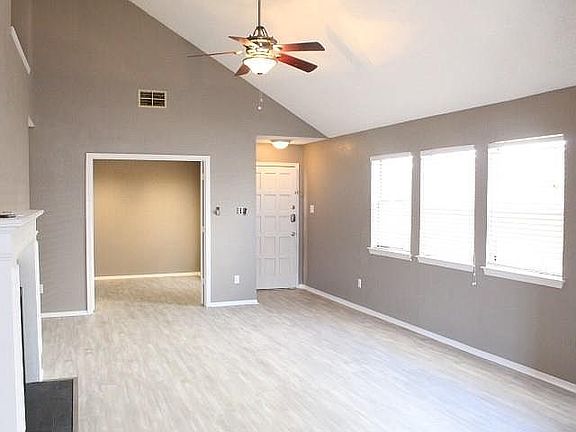 3rd image of 915 Azalia Dr