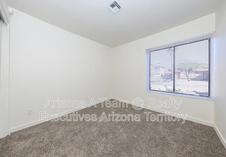 10140 E Karen Pl — Photo 5