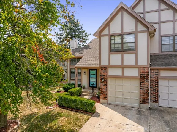 9001 W 121st Ter, Overland Park, KS 66213