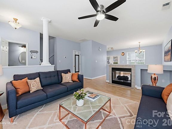 3rd image of 2422 Loch Stone Dr