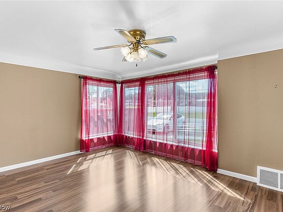 4th image of 526 Ridge Rd