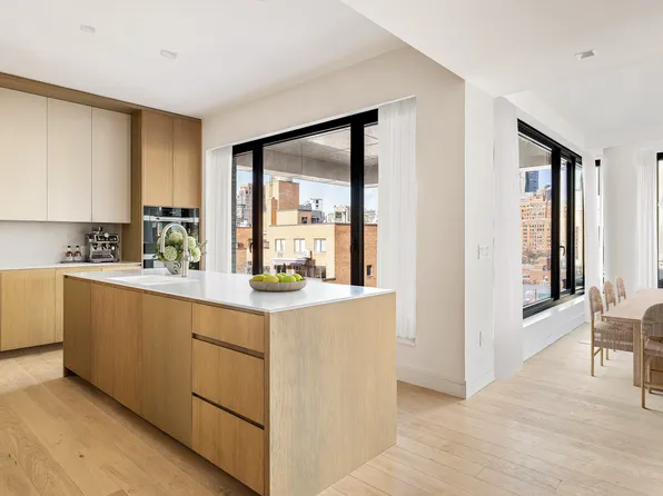 428 West 19th Street image 4 of 16