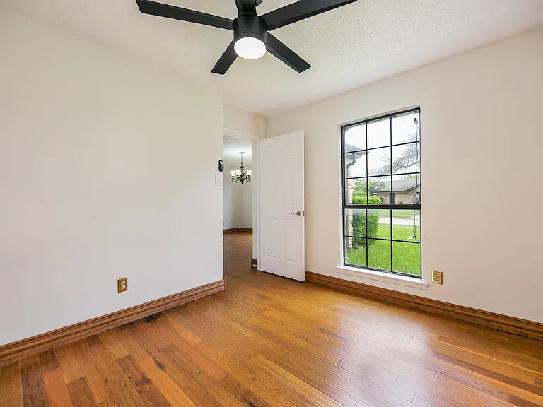 1607 Heather Glen Ct — Photo 6