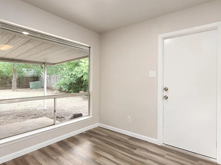 5915 Cliff Trail Dr — Photo 14