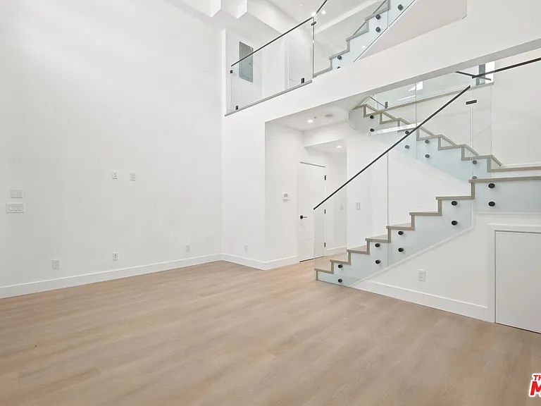 1159 N Formosa Ave #4 — Photo 3