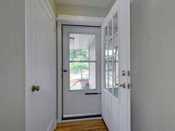 3rd image of 5937 Russell Ave S